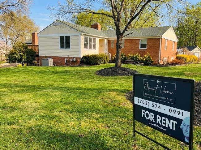 5212 Mount Vernon Memorial Hwy in Alexandria, VA - Building Photo - Building Photo