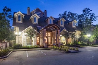 Whispering Pines Ranch in The Woodlands, TX - Foto de edificio - Building Photo