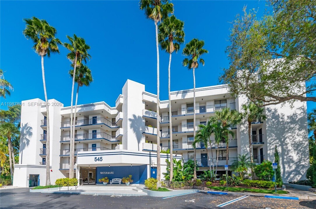 545 SE 12th St in Dania Beach, FL - Building Photo