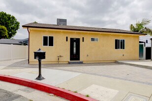 20504 Lull St in Winnetka, CA - Building Photo