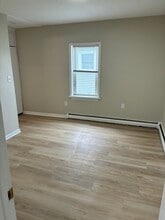 41 White St, Unit 1 in New York Mills, NY - Foto de edificio - Building Photo