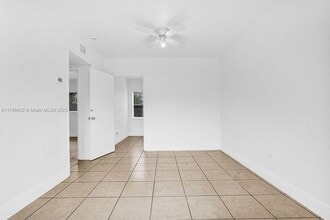 1960 SW 41st Ave in Fort Lauderdale, FL - Building Photo - Building Photo