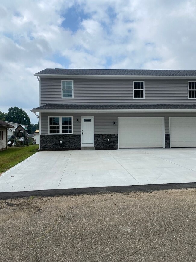 property at 226-228 Minnich Ave NE