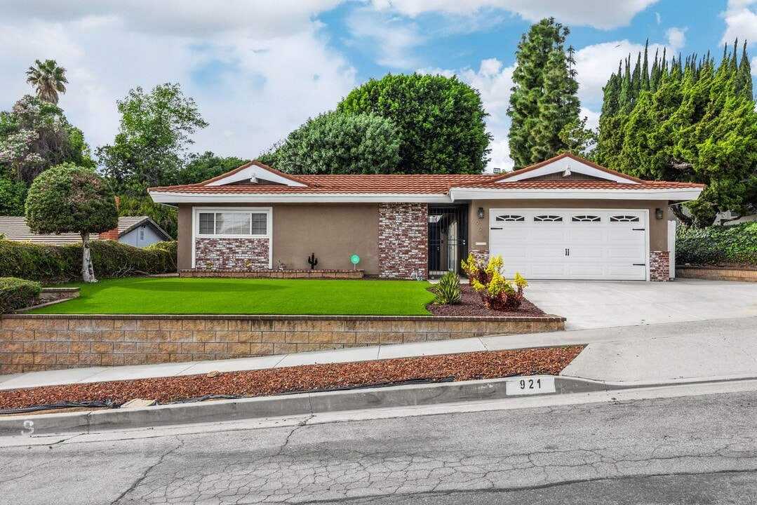 921 Nantucket St in La Habra, CA - Building Photo