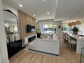 707 Raymer Rd in Kelowna, BC - Building Photo - Building Photo