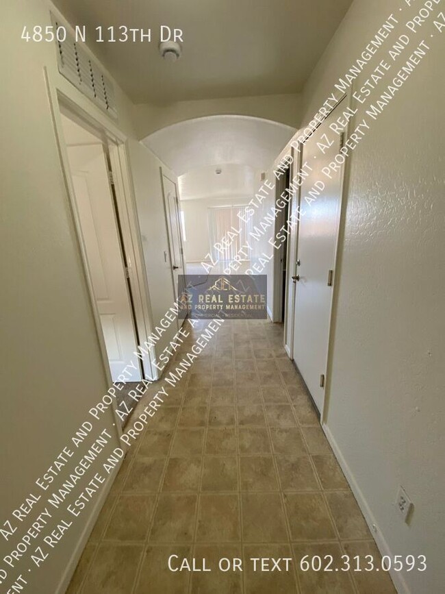 4850 N 113th Dr in Phoenix, AZ - Foto de edificio - Building Photo