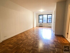 Fourth Avenue in New York, NY - Building Photo - Building Photo