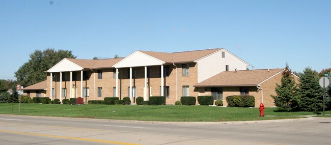 Groveland Manor in Fraser, MI - Building Photo - Building Photo
