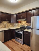 303 Trinity Ct, Unit 2 bed 2 bath Condo Apartamentos