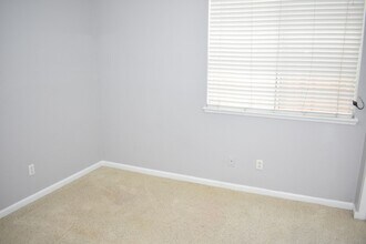 214 Oxburough Dr in Folsom, CA - Building Photo - Building Photo