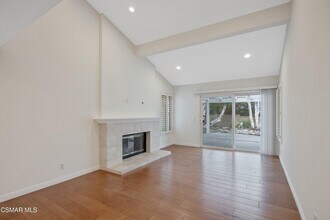 13893 Christian Barrett Dr in Moorpark, CA - Building Photo - Building Photo