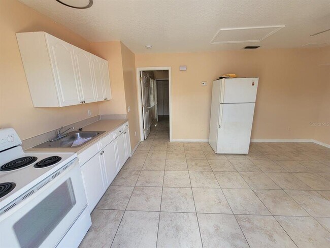 2918 Fan Palm Dr in Davenport, FL - Foto de edificio - Building Photo