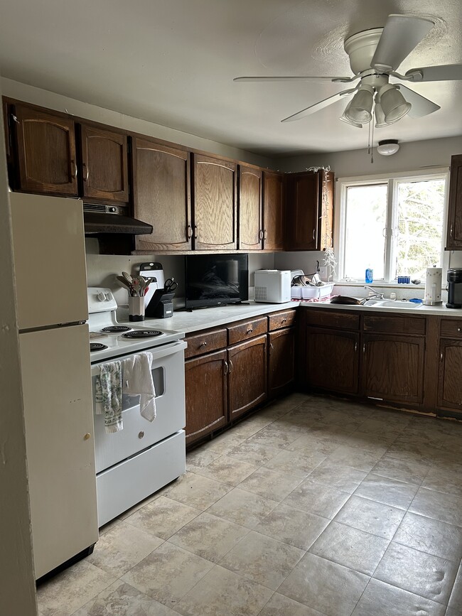 169 Glide St, Unit Apt 2 in Rochester, NY - Building Photo - Building Photo