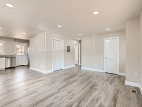 909 Elm St in Denver, CO - Building Photo - Building Photo