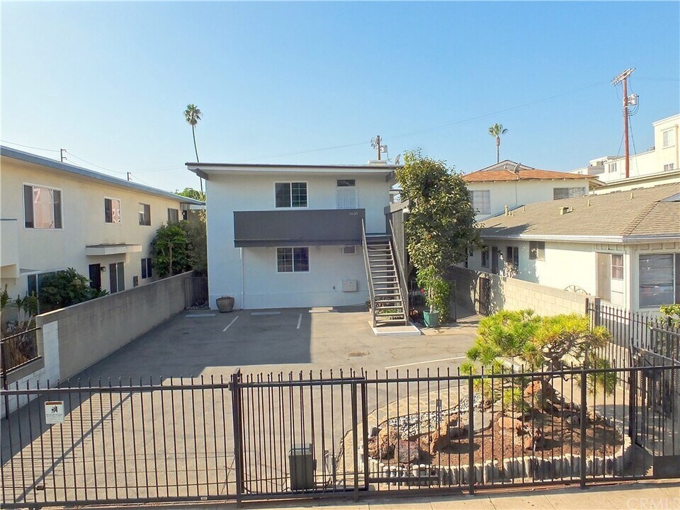 1635 Granville Ave, Unit 5 in Los Angeles, CA - Building Photo