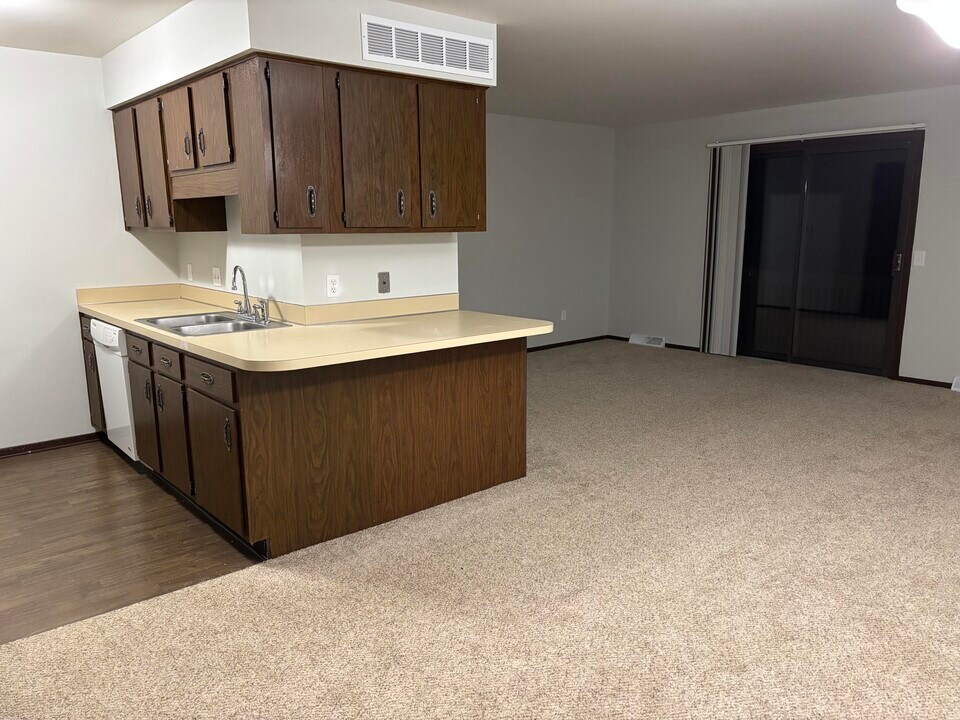 425 W Schleier St-Unit -5 in Frankenmuth, MI - Building Photo