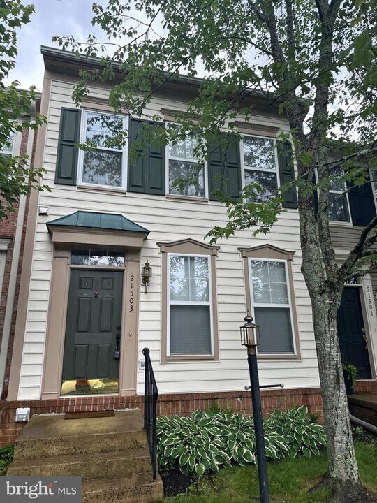 21503 Harvest Green Terrace in Broadlands, VA - Building Photo