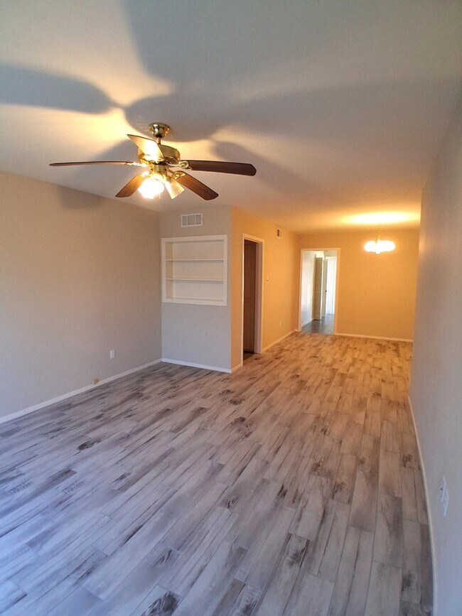 7205 Beechnut St in Houston, TX - Building Photo - Building Photo