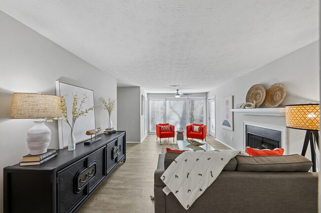 Berkeley Landing Apartments in Duluth, GA - Foto de edificio - Building Photo