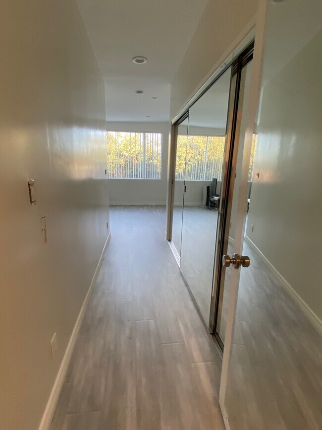 832 11th St in Santa Monica, CA - Foto de edificio - Building Photo
