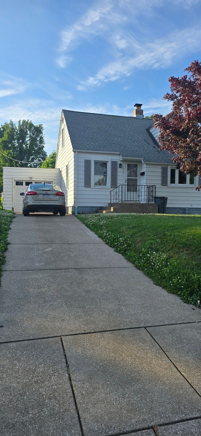 property at 814 E 37th St