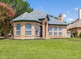 5108 Foxhaven Ct in Arlington, TX - Building Photo