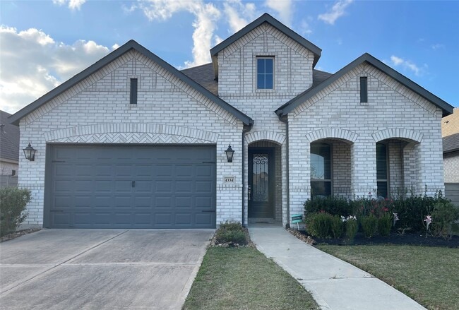 property at 4334 Hemlock Grove Ln