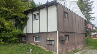 105 Hilltop Dr in Apollo, PA - Building Photo