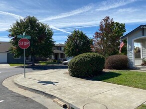 2447 Teaberry St in Santa Rosa, CA - Building Photo - Building Photo