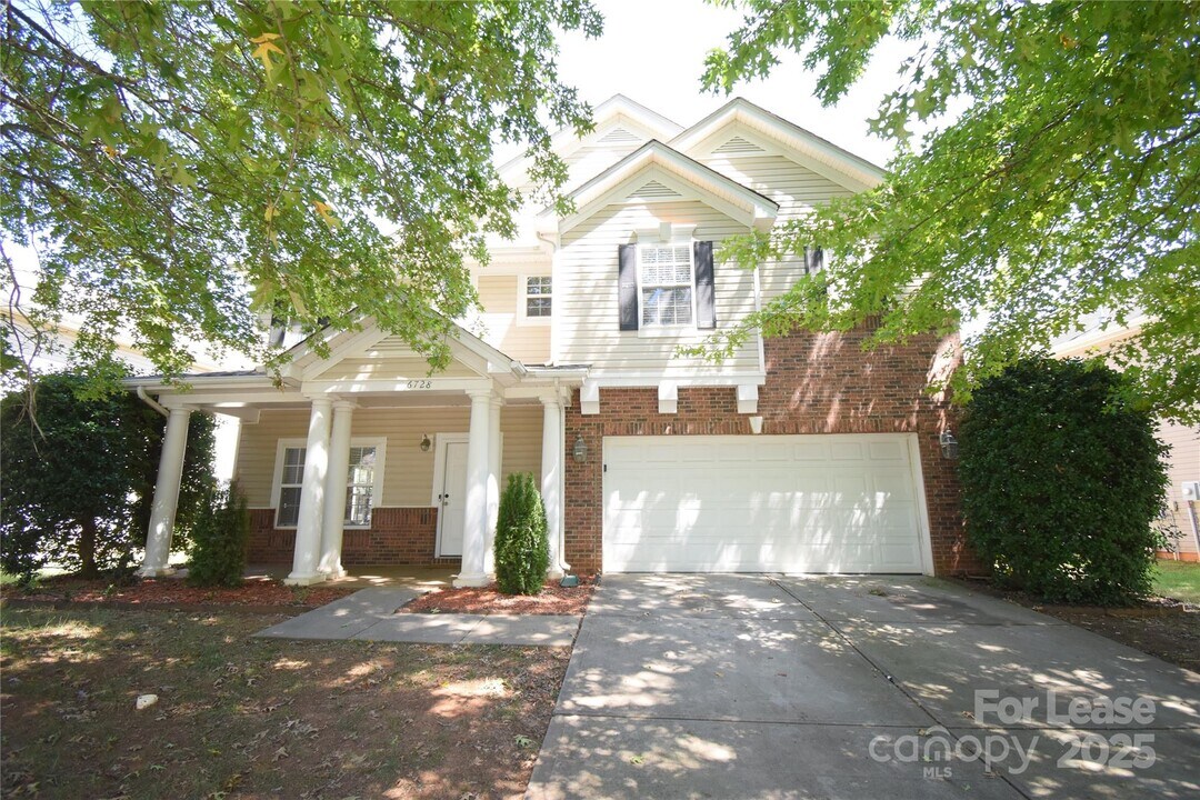 6728 Evanton Loch Rd in Charlotte, NC - Building Photo