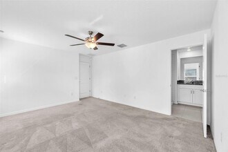 5518 Blue Azure Dr in Wimauma, FL - Building Photo - Building Photo