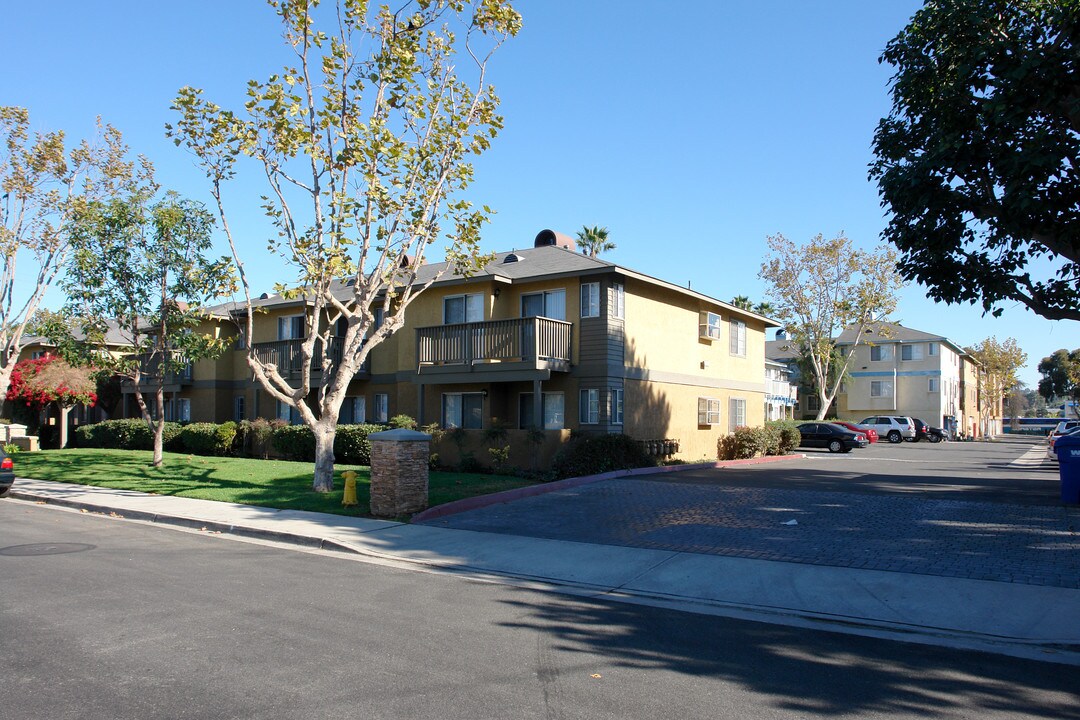 2155 Lincoln St in Carlsbad, CA - Building Photo
