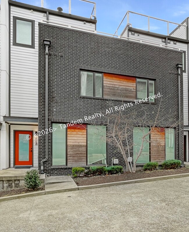 property at 2807 Delaware Ave