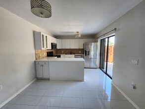 5768 SE Windsong Ln in Stuart, FL - Building Photo - Building Photo