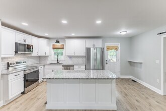 2409 Halmac Dr NW in Huntsville, AL - Building Photo - Building Photo