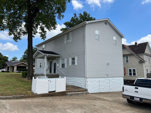 1000 Vine St in Poplar Bluff, MO - Building Photo