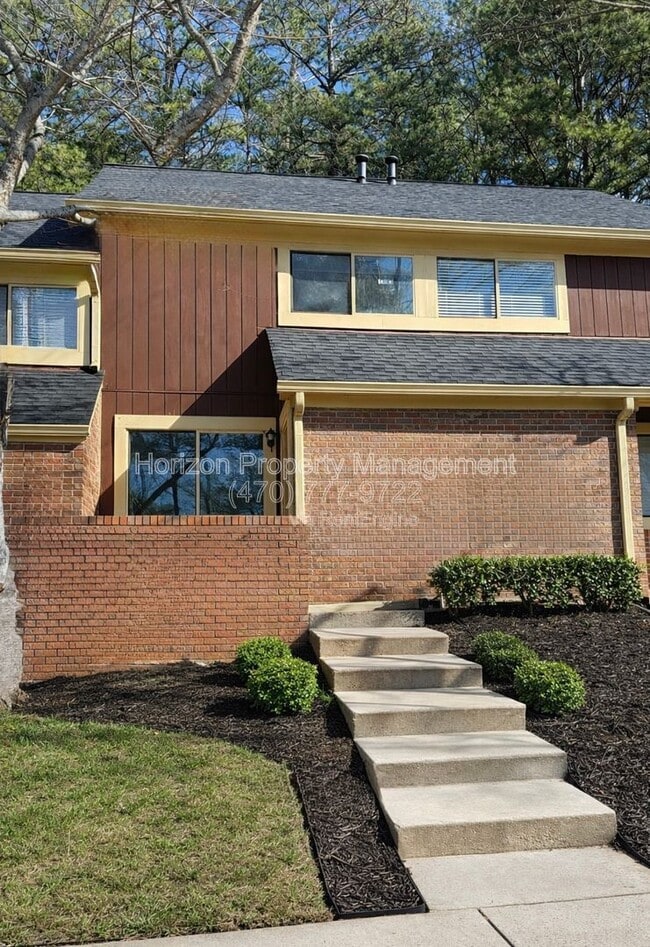 property at 11 Country Pl Ct