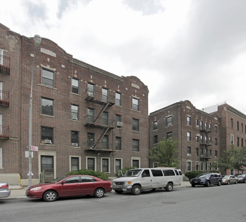 621 Crown St in Brooklyn, NY - Building Photo