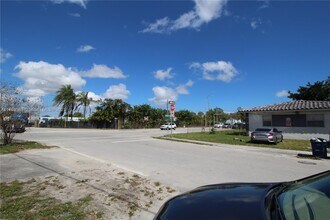 8050 NW 11th Ct in Miami, FL - Building Photo - Building Photo