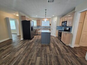 8082 Sleepy Bay Blvd in Navarre, FL - Foto de edificio - Building Photo