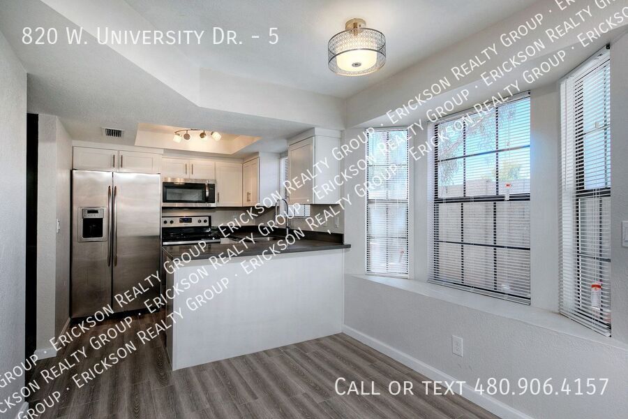820 W University Dr in Tempe, AZ - Building Photo
