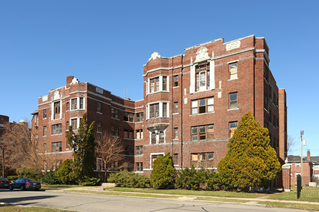 Cumberland Manor Apartments in Detroit, MI - Building Photo