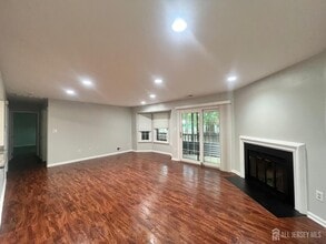 507 Woodhaven Dr in Edison, NJ - Building Photo - Building Photo