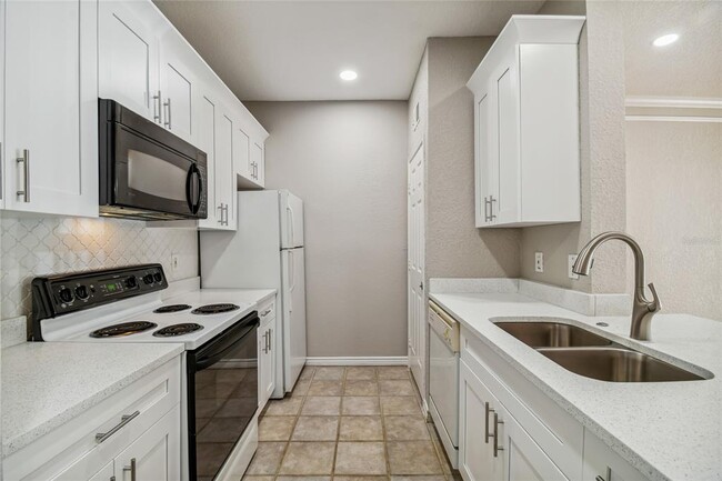 4307 Bayside Village Dr in Tampa, FL - Building Photo - Building Photo
