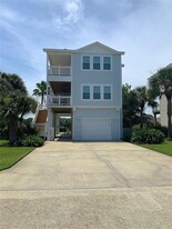 13414 Binnacle Way in Galveston, TX - Building Photo