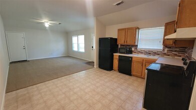 10420 Royal Tricia Dr in Conroe, TX - Building Photo - Building Photo