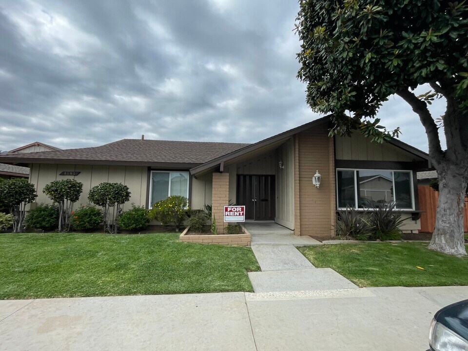 8141 Forelle Dr, Unit 4 in Huntington Beach, CA - Building Photo