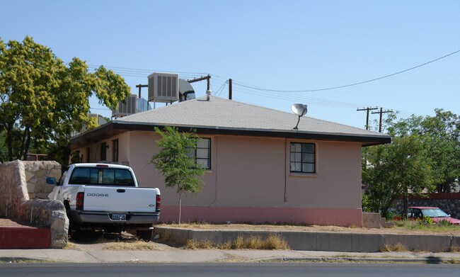 3129 Montana Ave in El Paso, TX - Foto de edificio - Building Photo