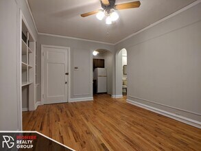 832 W Wolfram St, Unit 837-101 in Chicago, IL - Building Photo - Building Photo