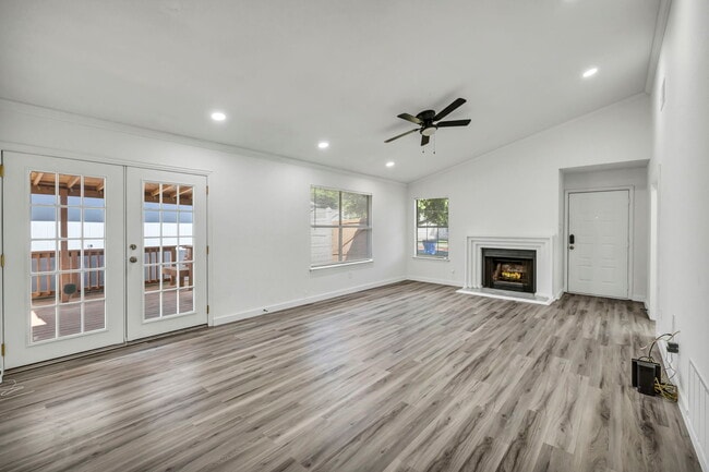 5903 Kevin Kelly Plz in Austin, TX - Foto de edificio - Building Photo